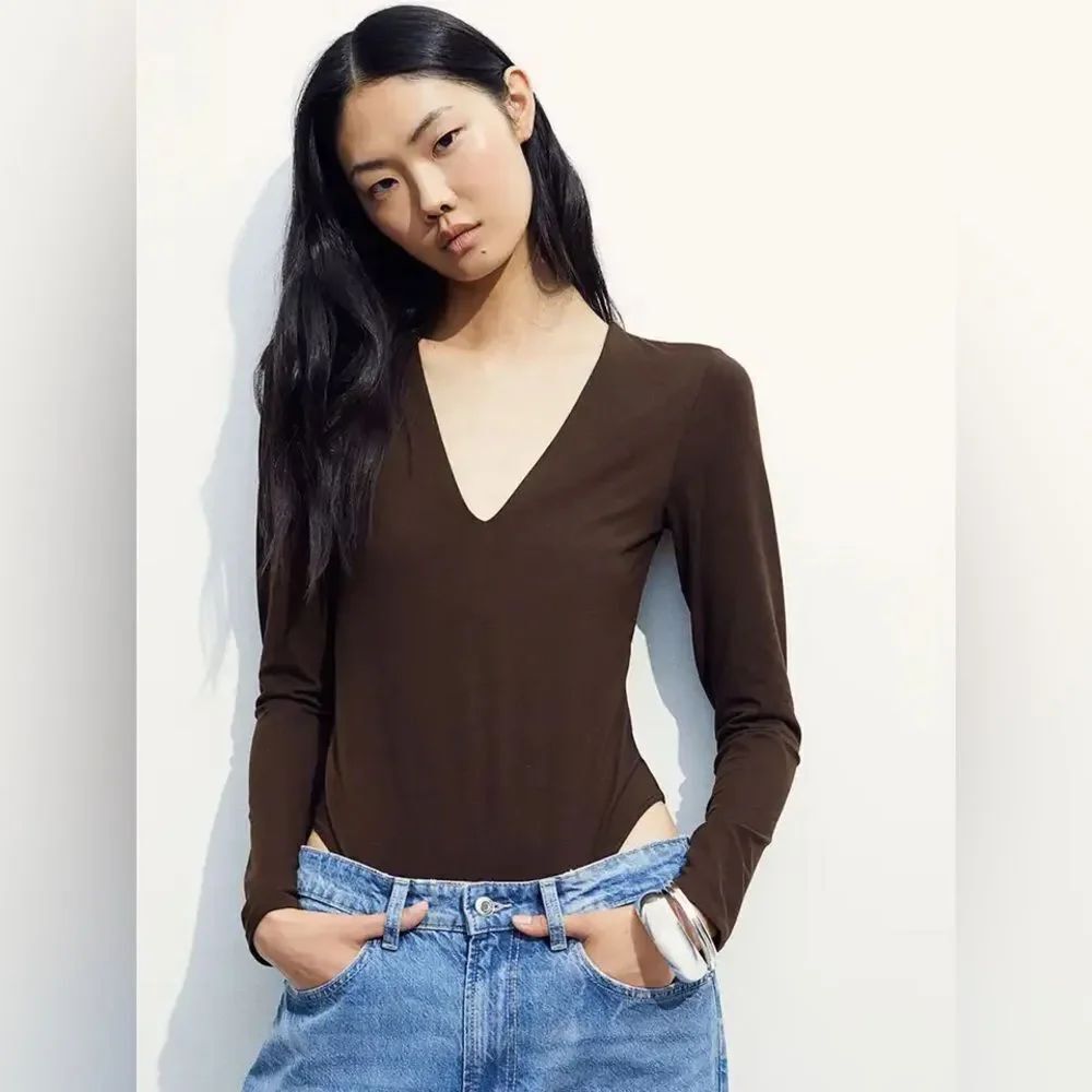 H&M Women's Brown V-Neck Bodysuit in Brown Size Small